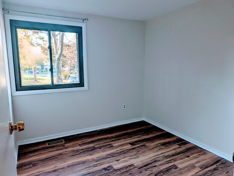 Building Photo - 8856 Youngsea Pl