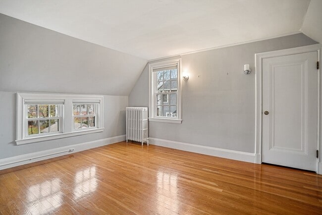 Building Photo - 28 Exmoor Rd