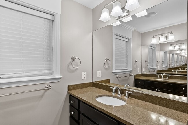 Building Photo - Upper Fells Point Townhouse - 3+ Bedrooms,...
