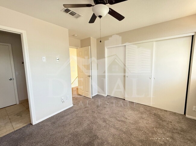 Building Photo - 1274 W Sparrow Ct