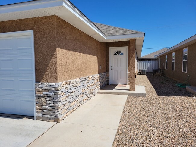 Building Photo - rf2616