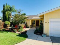 Building Photo - 920 Linwood St