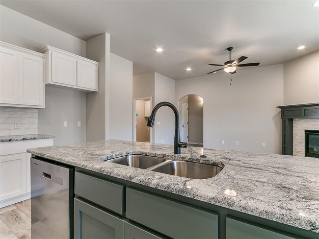 Building Photo - 12028 Rockbed Dr