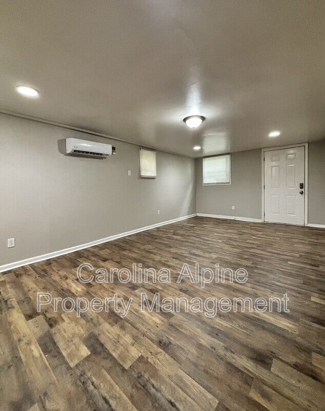 Building Photo - 2512 Finchley Dr