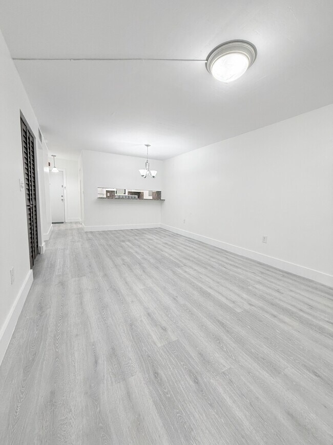 Building Photo - 145 SW 30th Ct