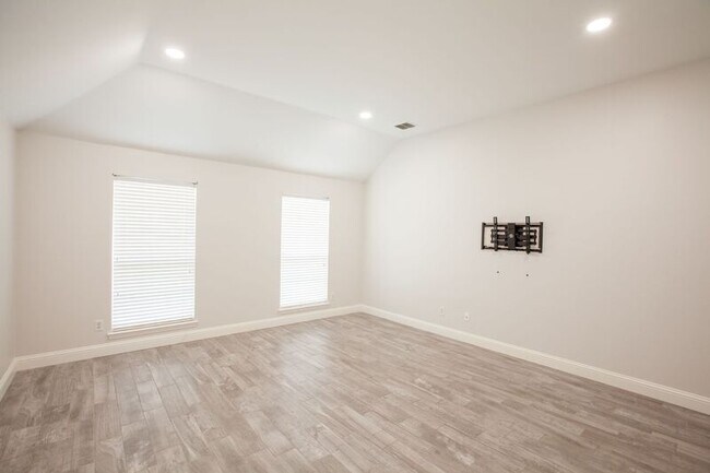 Building Photo - 9900 Presthope Dr