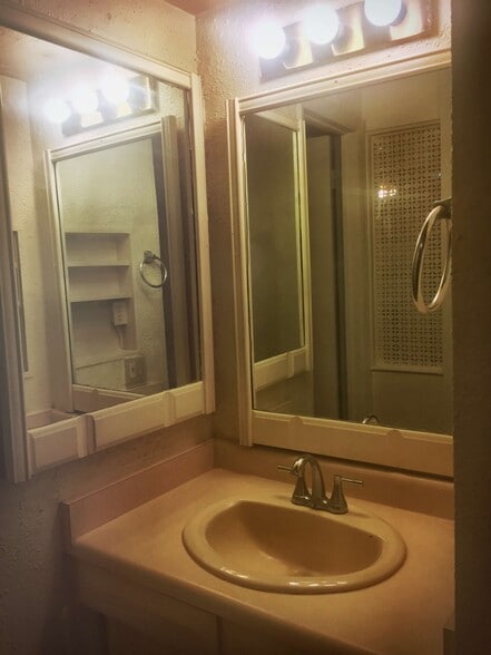 Bathroom 2 - 1050 N Lafayette St