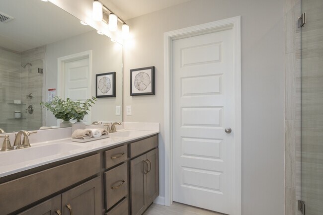 Building Photo - 5339 Bellflower Hls