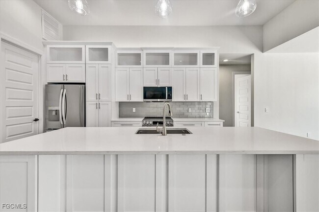 Building Photo - 2602 SW 27th St