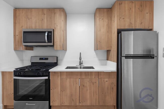 Building Photo - Completely Renovated Ocean Beach 1 Bed/1 Ba