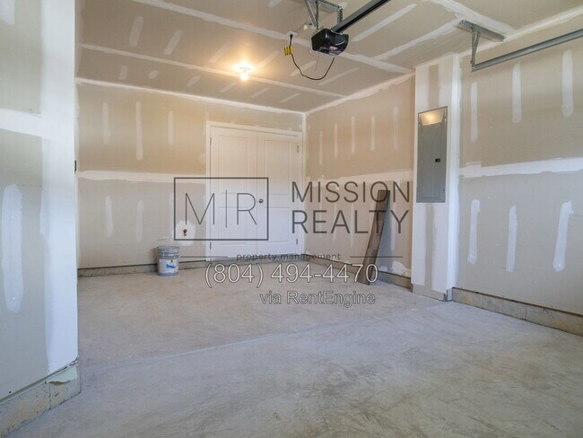 Building Photo - 8756 Whitman Dr