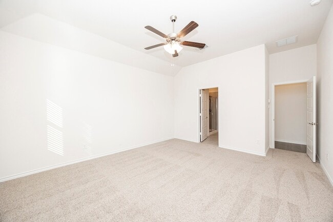 Building Photo - 1001 Marigold St