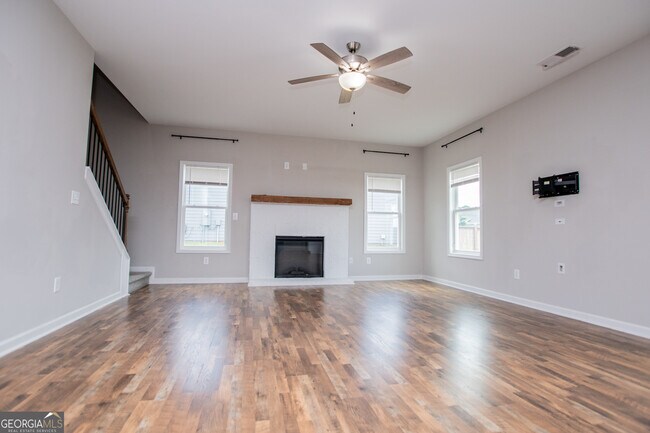 Building Photo - 132 Springwood Dr