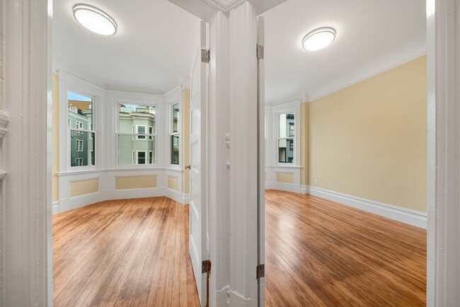 Building Photo - Remodeled pet friendly 1BR w/ shared roof deck, new kitchen, laundry