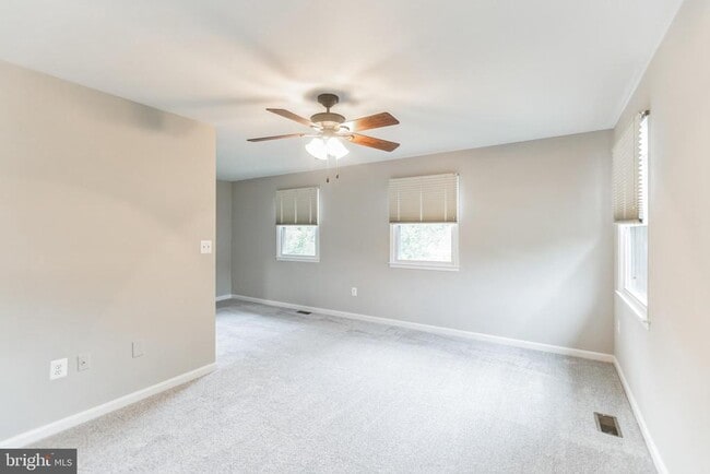 Building Photo - 5335 Lake Cove Ct