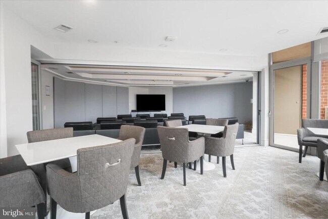 Building Photo - 3600 S Glebe Rd