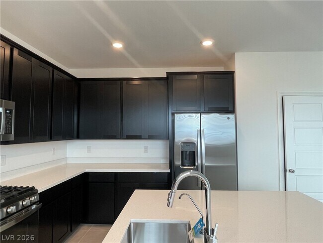 Building Photo - 6841 Chargehand Ave