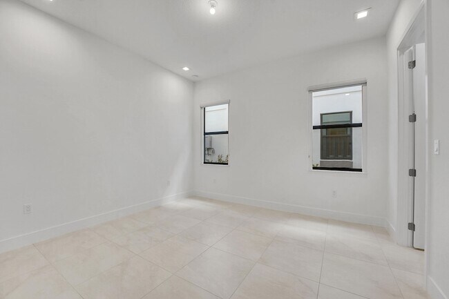 Building Photo - 13005 Feathering Wy