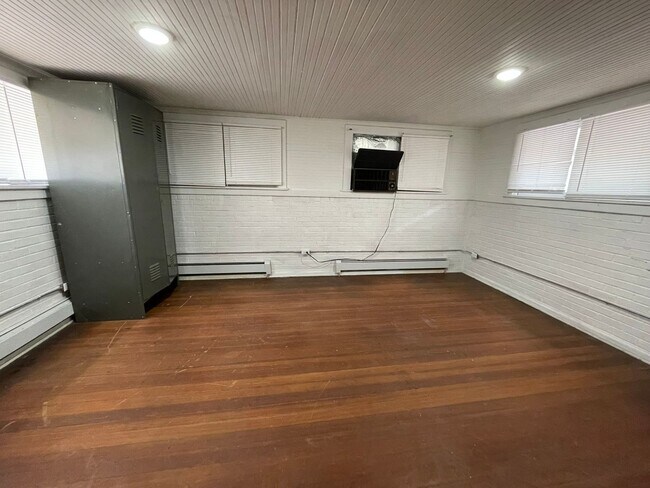 Building Photo - 1124 Lake Ave