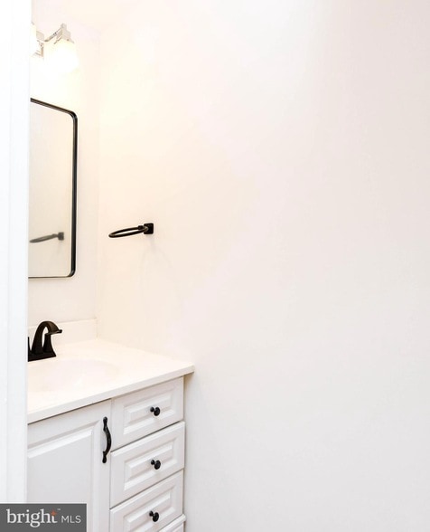 Building Photo - 104 R St NE