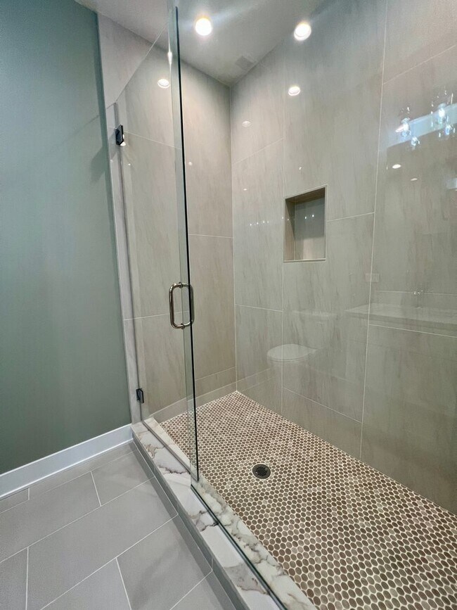 Building Photo - 4231 S Champlain Ave