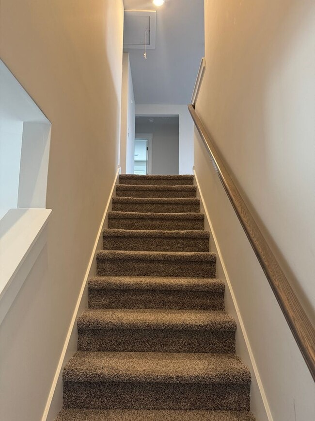 Building Photo - Great Price and location!