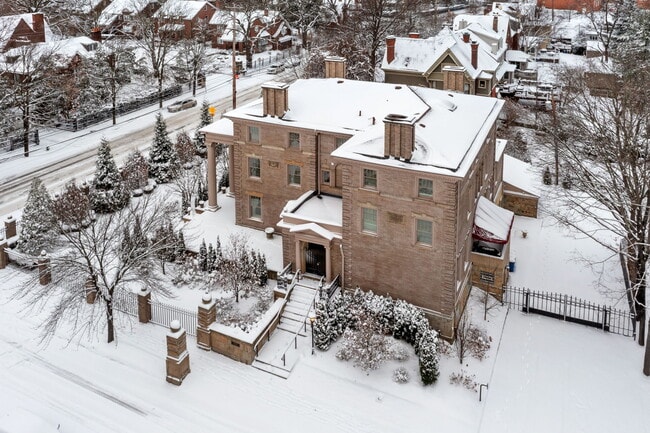 Building Photo - 5135 Ellsworth Ave