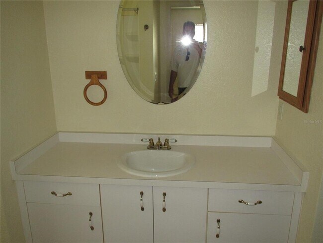 Building Photo - 4565 Fairlane Dr