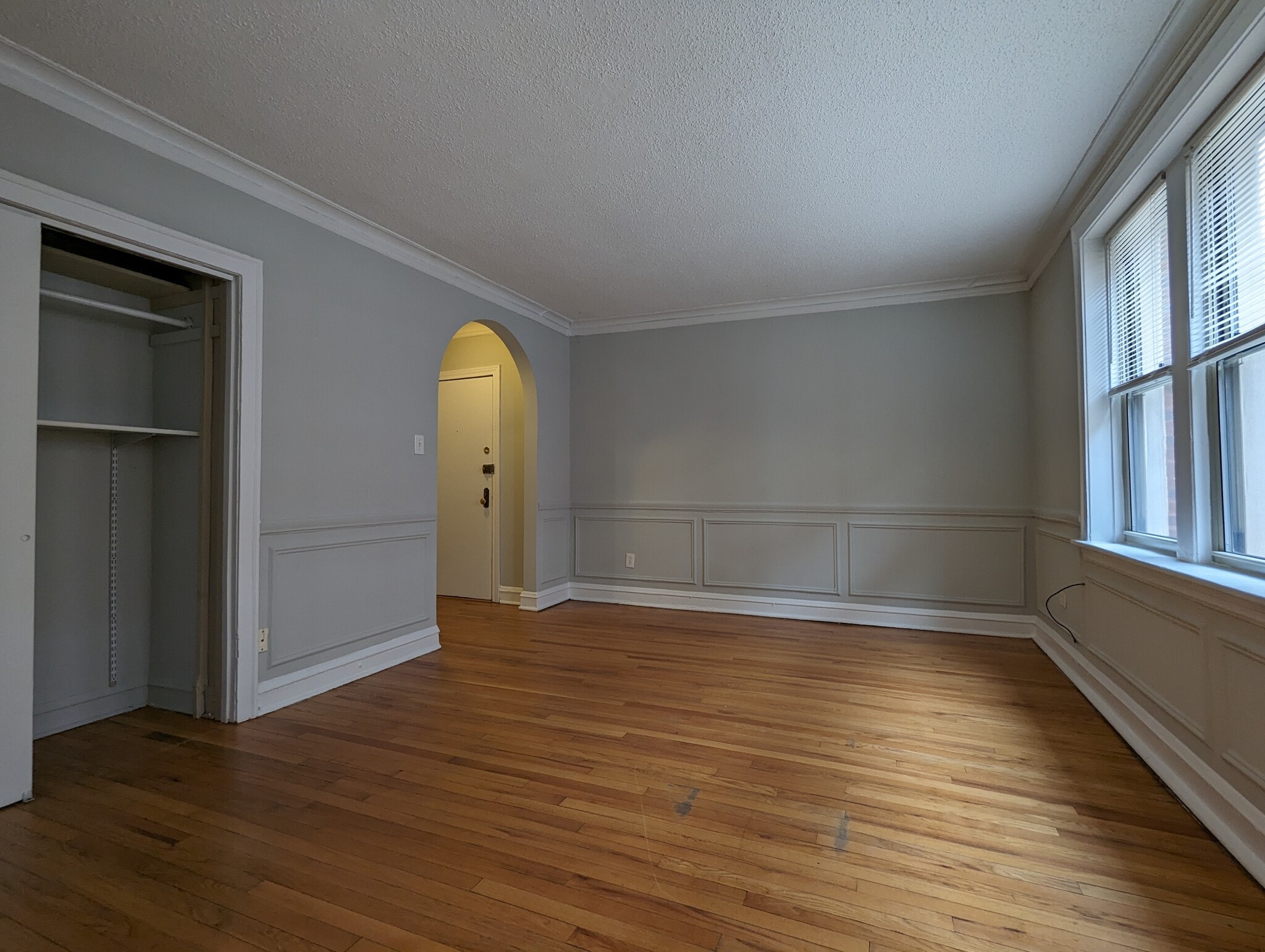 Building Photo - 542 W Surf St