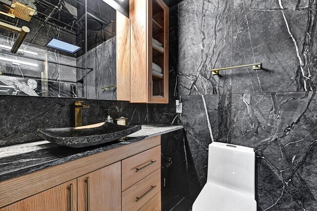 Building Photo - 2100 Commonwealth St