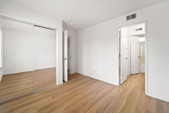 Building Photo - 8265 Gold Coast Dr