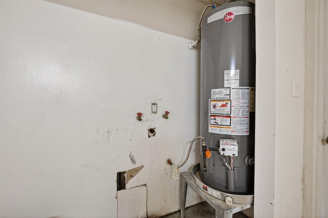 Building Photo - 9667 Meadowvale Dr