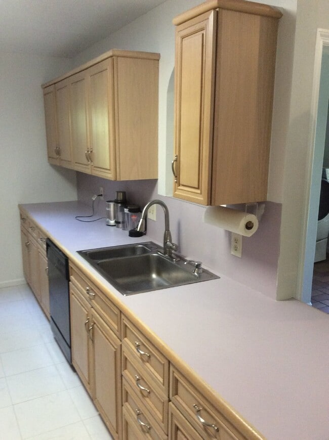 Building Photo - Hilton Head Plantation Ranch Style Home With Lagoon View!