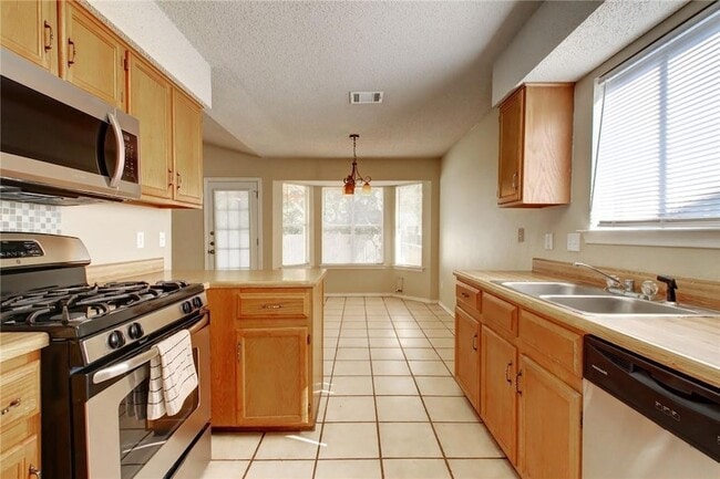 Building Photo - 5822 Shreveport Dr