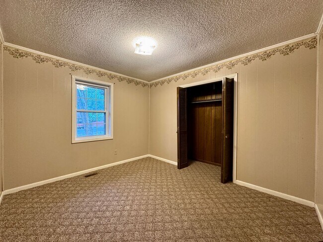 Building Photo - 3 Bedroom 1 Bath Home in Meadow Heights