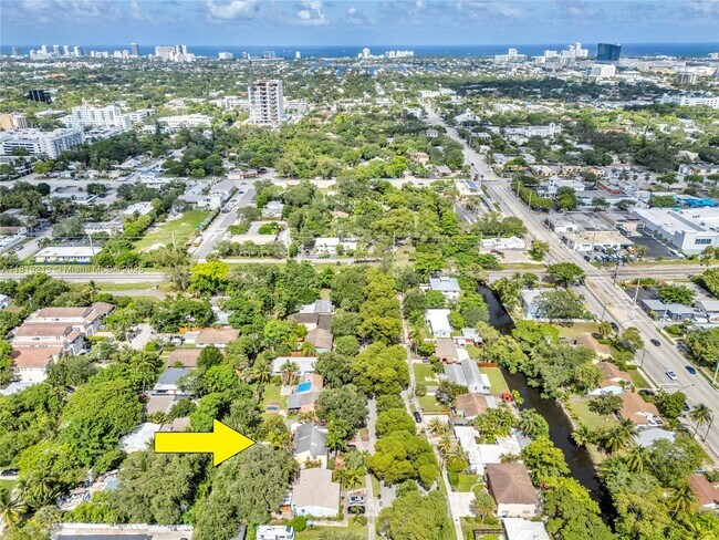 Building Photo - 307 SW 11th Ct