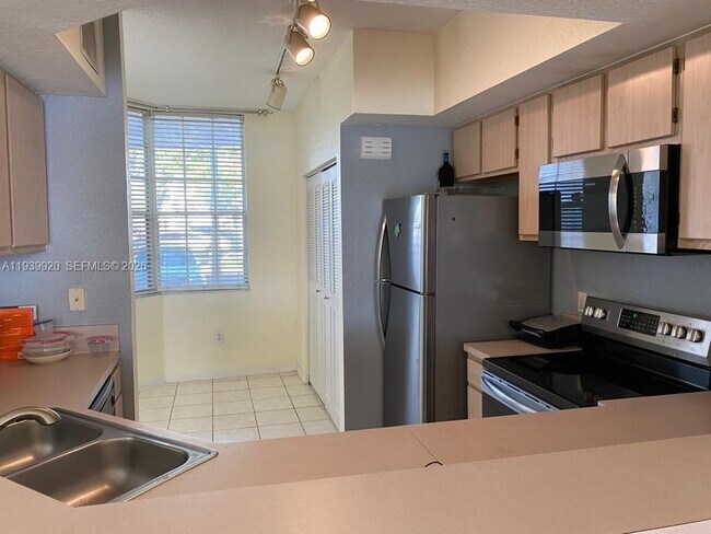 Building Photo - 751 SW 148th Ave