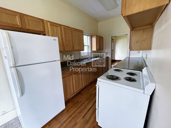 Building Photo - 723 W 5th- 2 bedroom House