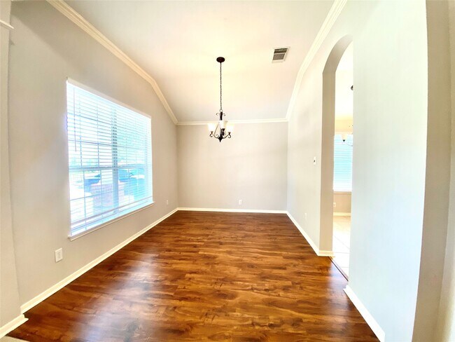 Building Photo - 5615 Brookhollow Oaks Trail