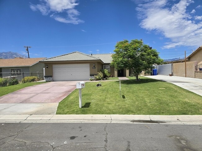 Building Photo - 15203 Avenida Ramada
