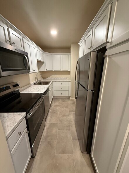 Building Photo - 586 Franklin St