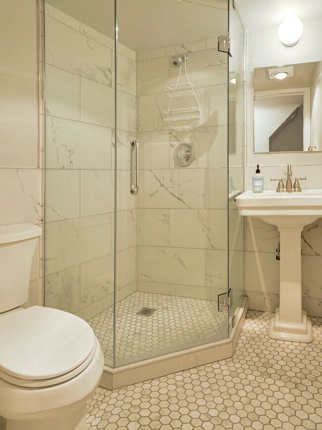 Building Photo - Fully Remodeled - 3 Bed/2 Bath with AC -  South Seattle - Boeing Field