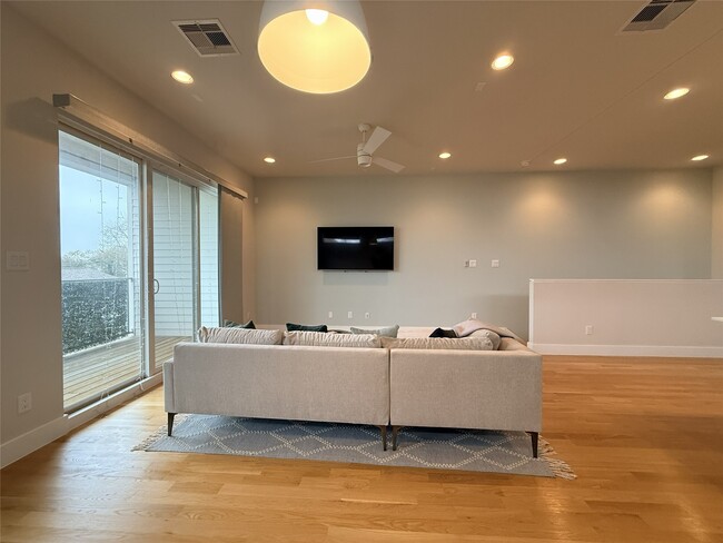 Building Photo - 4618 Nichols St