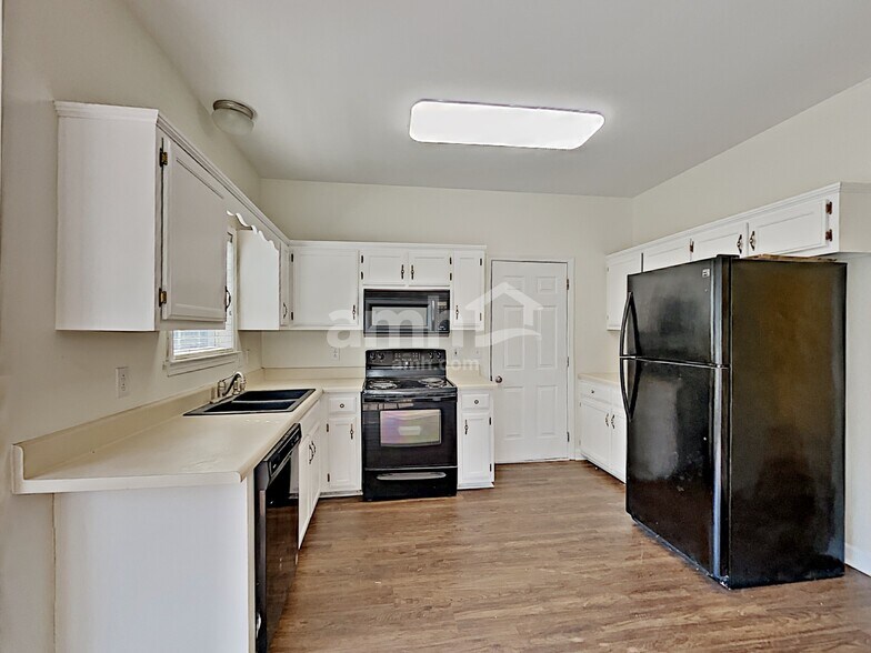 Building Photo - 2709 Aston Woods Ln