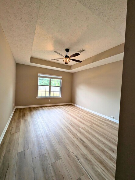 Building Photo - 223 S Springfield Dr