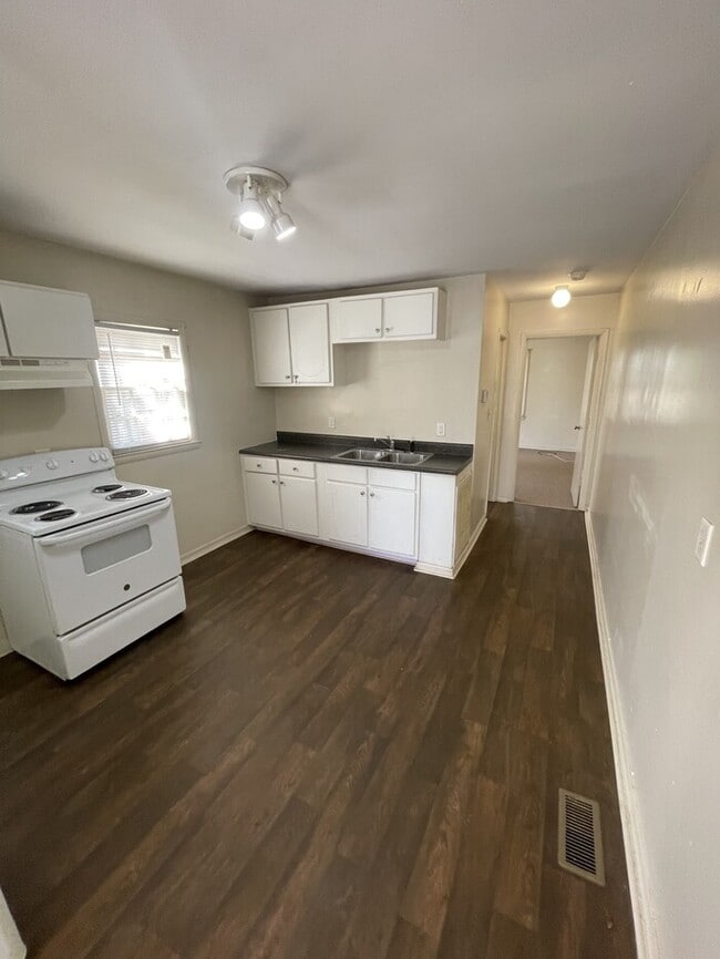 Building Photo - Duplex for Rent