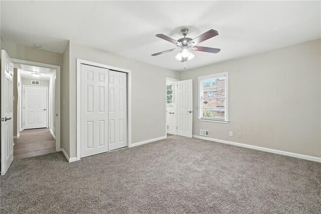 Building Photo - 2493 Miriam Ln