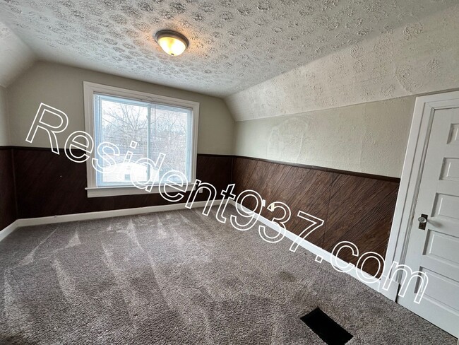 Building Photo - 2 Bed 1 Bath  Close to UD