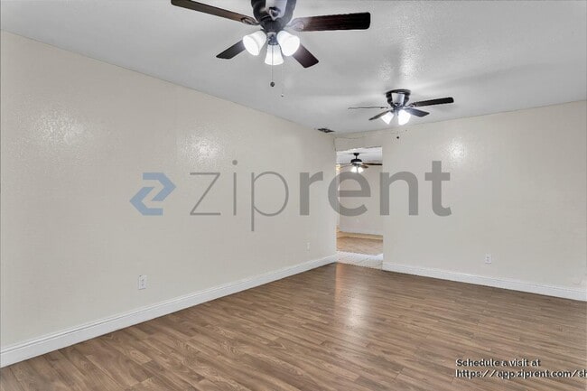 Building Photo - 1659 Knickerbocker Dr