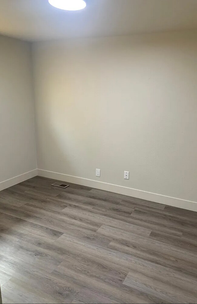 Building Photo - 1592 S 500 E